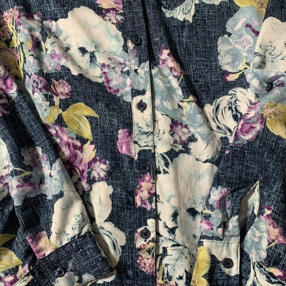 Chicos Blue Floral Blouse Size 1 Small Button Front Top Roll Tab Sleeves Shirt